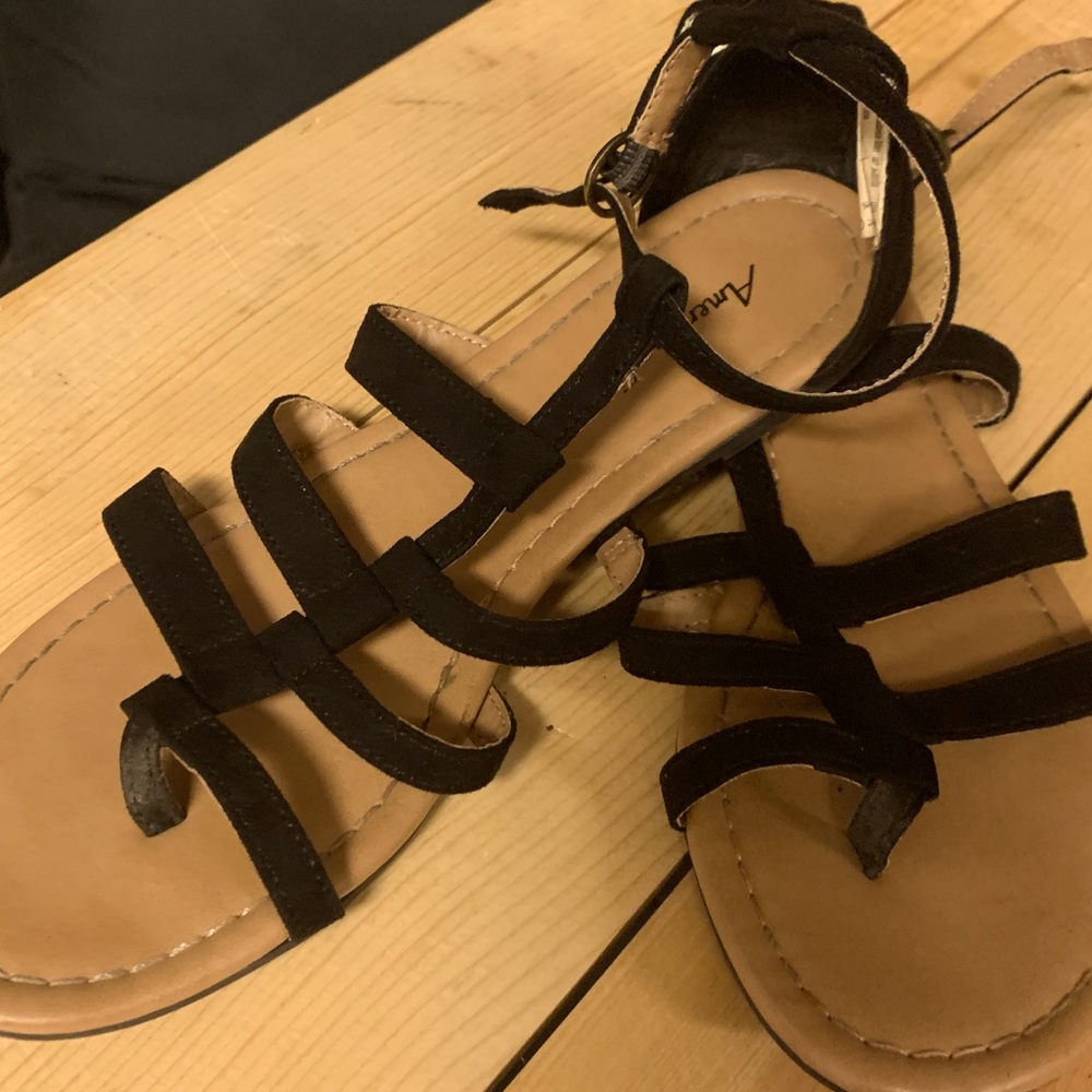 Womens Black strapped sandals